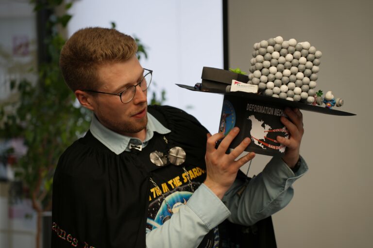 Andreas Bezold: Dissertation mit Auszeichnung und DGM-Nachwuchspreis